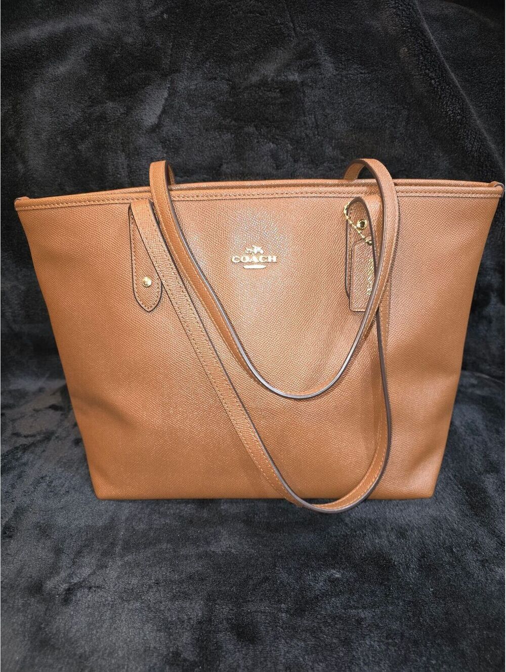 110. 2017 Coach City Zip Tote